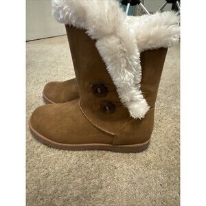 NWOT. Magellan Outdoors Cute Comfy Boots Women Size  9